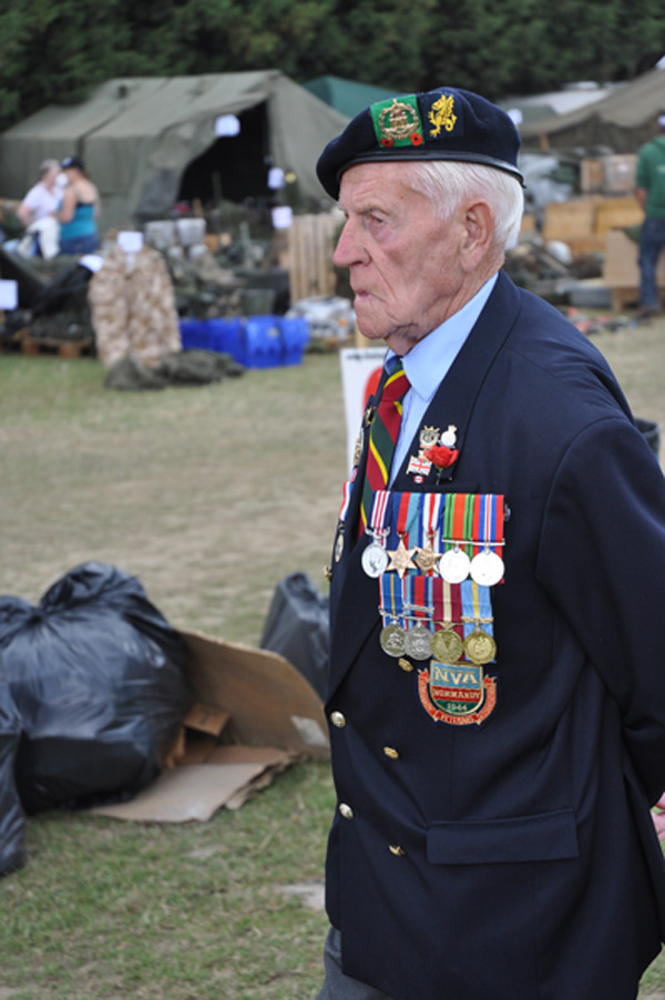 En tvättäkta veteran med bl a medaljer från deltagandet i invasionen i Normandie.