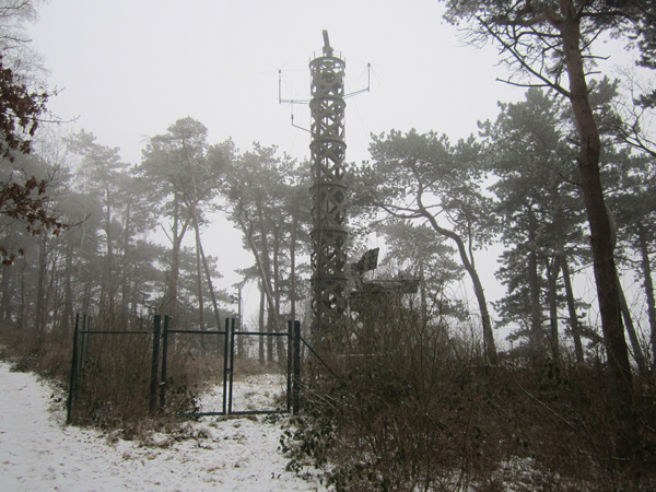 Radaranläggning i vinterskrud.