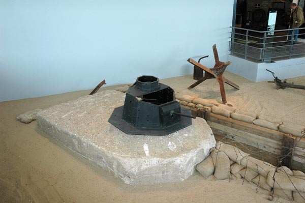 En av Utah Beach museums många nya utställningsscenarier. Här ett tyskt motståndsnäste komplett med bunker, löpgrav och hinder. Imponerande!