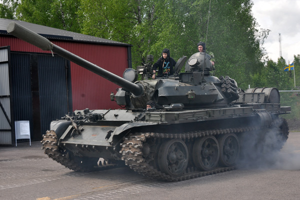 Polsk (Sovjetisk) stridsvagn T-55 under generalsbefäl.