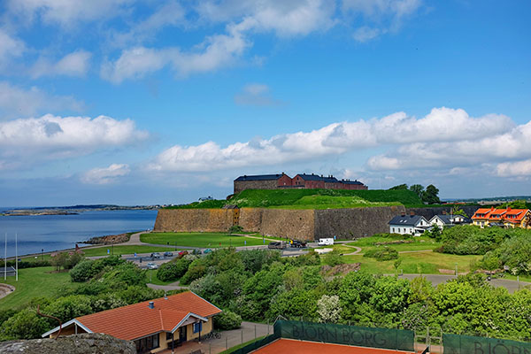Varbergs fästning en strålande dag. (foto: Lars Dahlbom)
