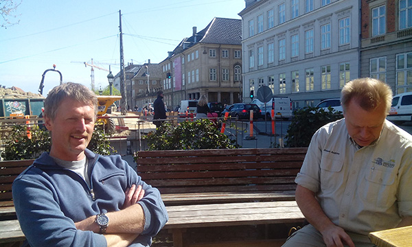 I väntan på en god öl i Köpenhamn med kollegorna Ola och Johan.