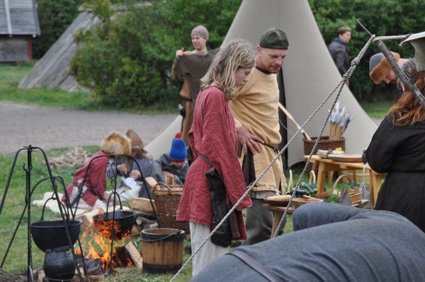 Vikingarna förbereder lunchen.