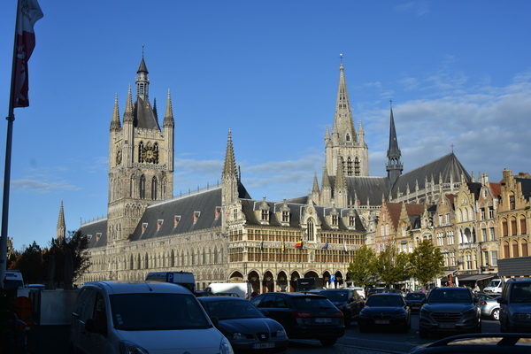 Det gamla klädeshuset/magasinet är idag ett museum över Första världskrigets strider i trakterna runt Ypres.