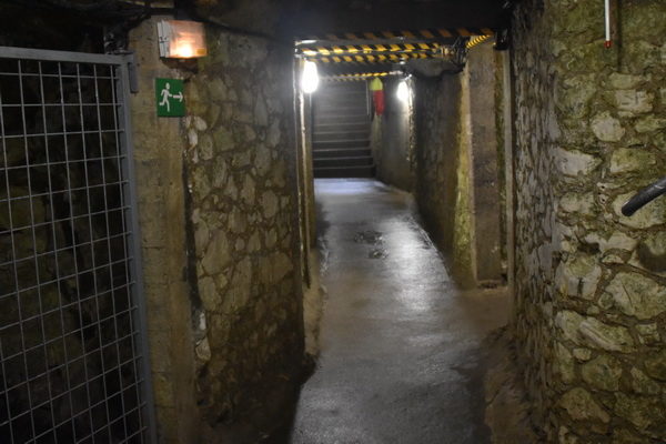 Väl underhålla tunnlar cirka 7-10 meter under marken. De djupaste tunnelavsnitten låg 30 meter under marken.
