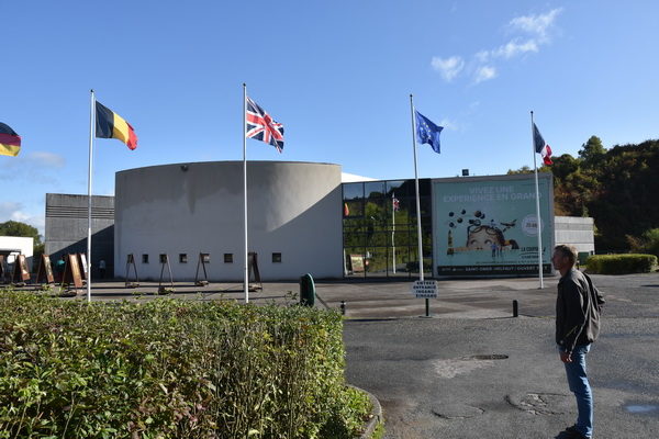 La Cupole, ett mycket stort och annorlunda militärhistoriskt museum.