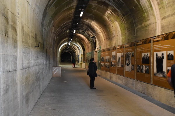 En av de många tunnlarna. Här precis vid ingången fanns en utställning om stridvagnens roll i krigföringen(!)