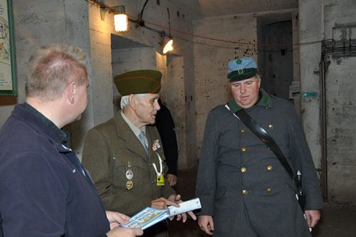 Expons äldsta soldat, som egentligen var scout tillsammans med han som verkade föreställa soldaten Svejk. Johan försöker förstå den tjeckiska konversationen