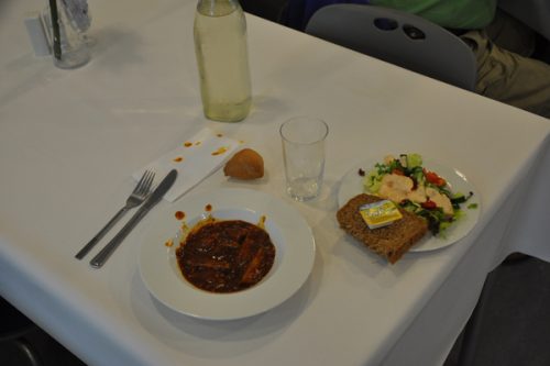 Lunch på restaurang Guri Kunna. Priset 130 norska kronor får nog anses som ett ordentligt överpris för det jag fick plocka samman.